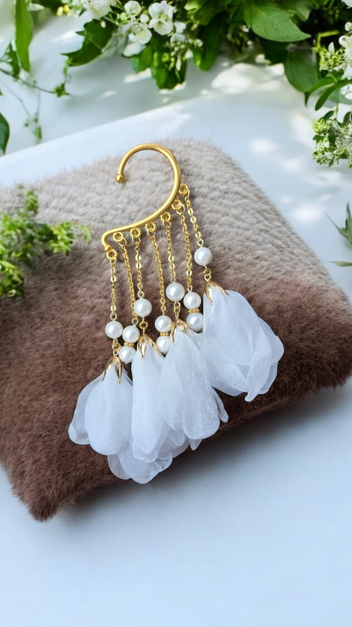 Manchettes d’oreilles à fleurs – Élégance romantique