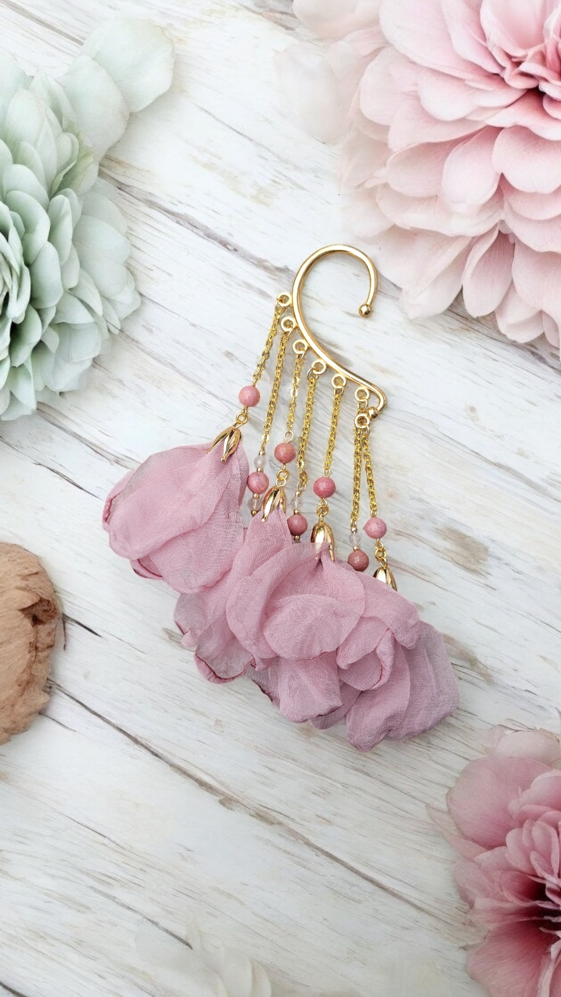 Manchettes d’oreilles à fleurs – Élégance romantique