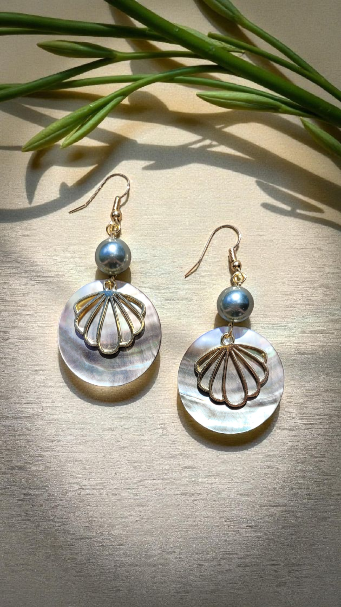 Boucles d’oreilles Nacre Fleur – Acier inoxydable doré Flore Holistic