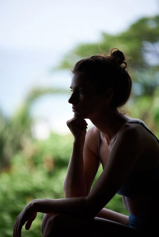 Pourquoi tu as l'impression de stagner dans ta vie (et ce que ça cache vraiment) - Flore Holistic