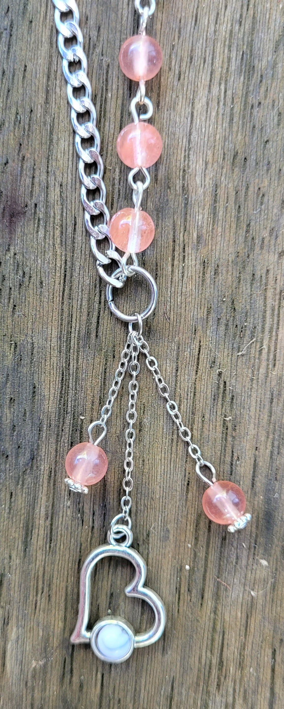 Collier asymétrique en quartz fraise (lépidocrosite)