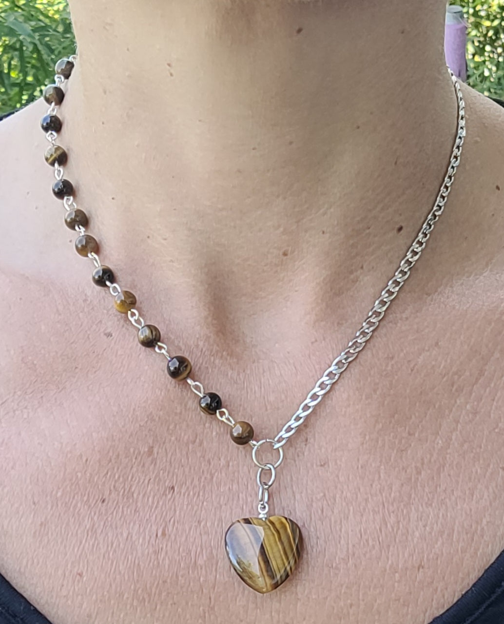 Collier asymétrique en oeil de tigre