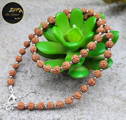 Collier en rudraksha