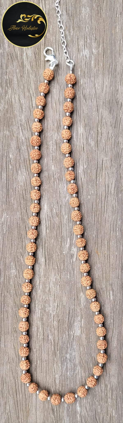 Collier en rudraksha