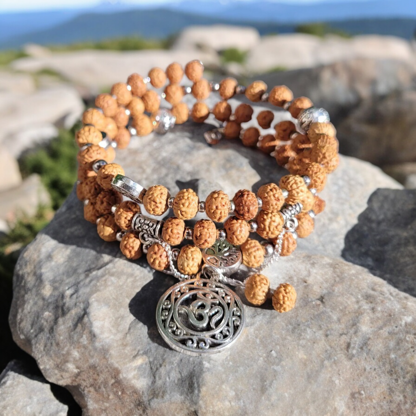 Bracelet multirangs en rudraksha