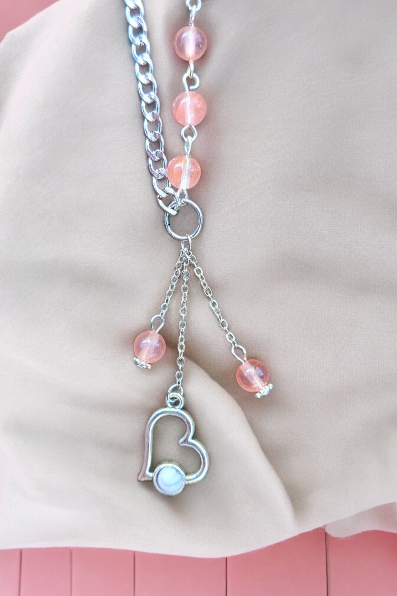 Collier asymétrique en quartz fraise (lépidocrosite)