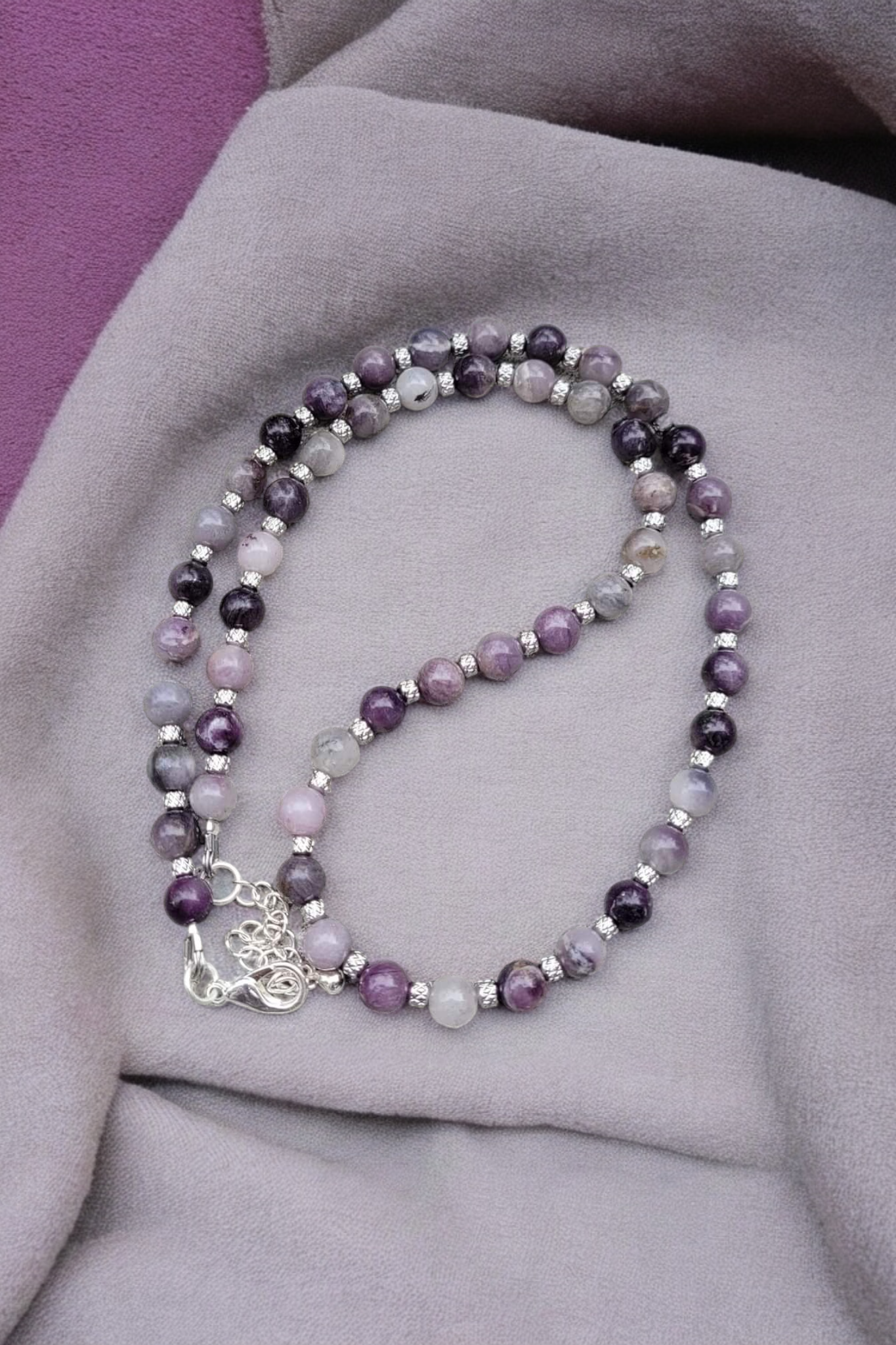 Collier en sugilite