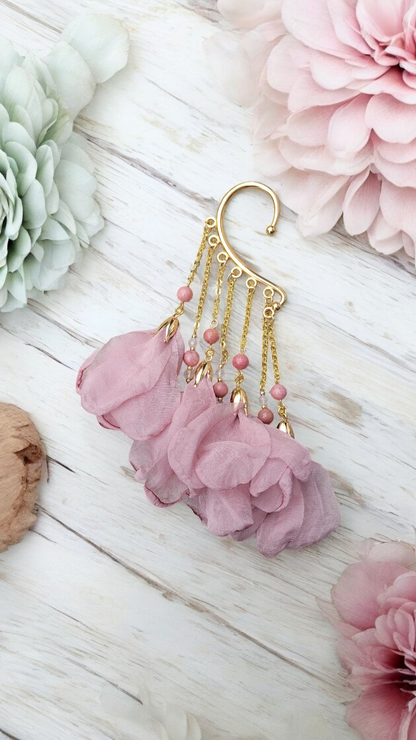 Manchettes d’oreilles à fleurs – Élégance romantique
