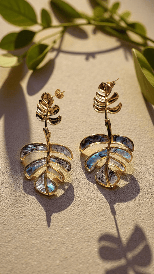 Boucles d’oreilles Monstera en Abalone – Acier inoxydable doré - Flore Holistic