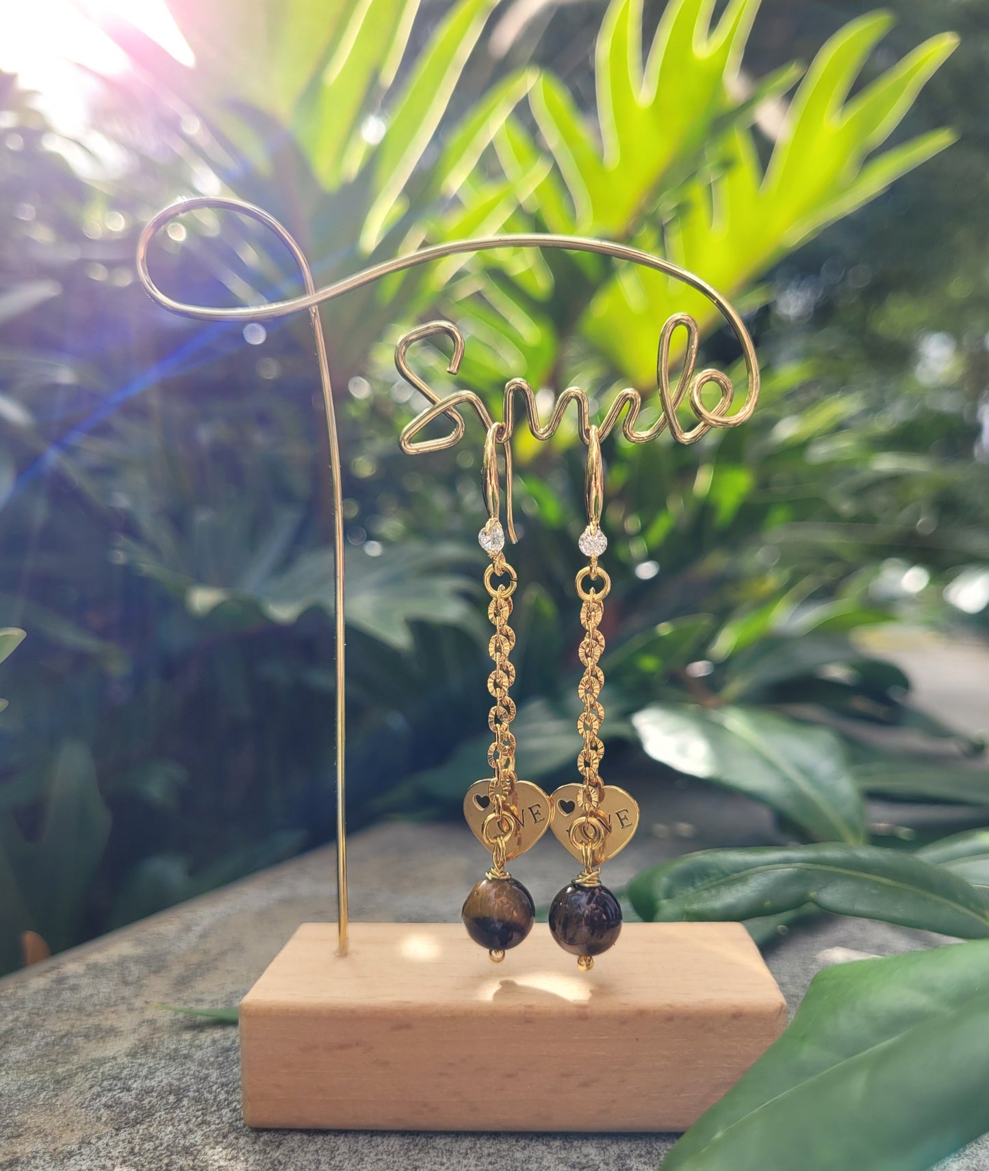 Boucles d’oreilles Œil de Tigre et pendentif LOVE – Protection et confiance - Boucles d'oreilles pierres naturelles - Flore Holistic