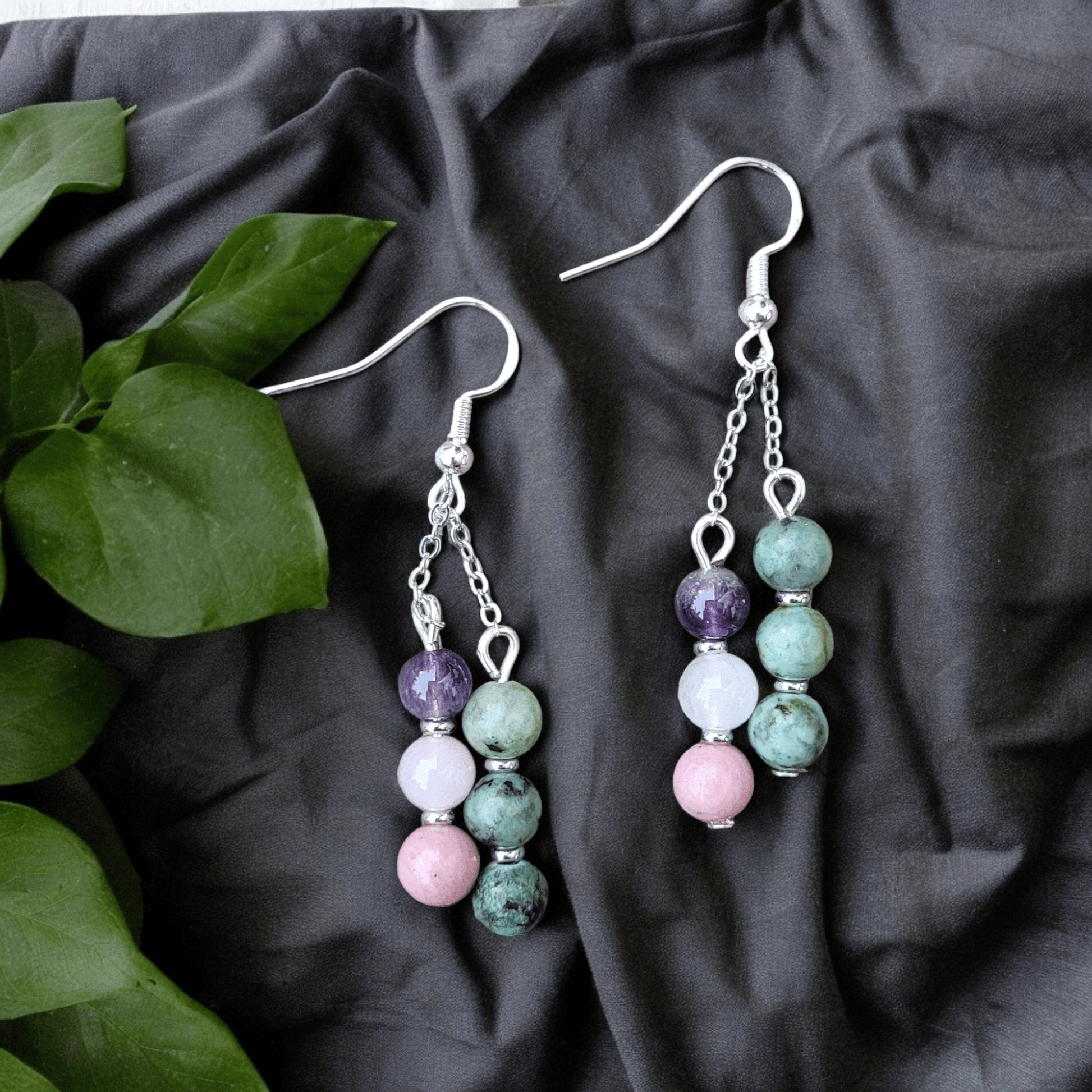 Boucles d’Oreilles Turquoise Africaine, Améthyste, Quartz Rose & Rhodonite – Harmonie et Énergie du cœur - Boucles d'oreilles pierres naturelles - Flore Holistic