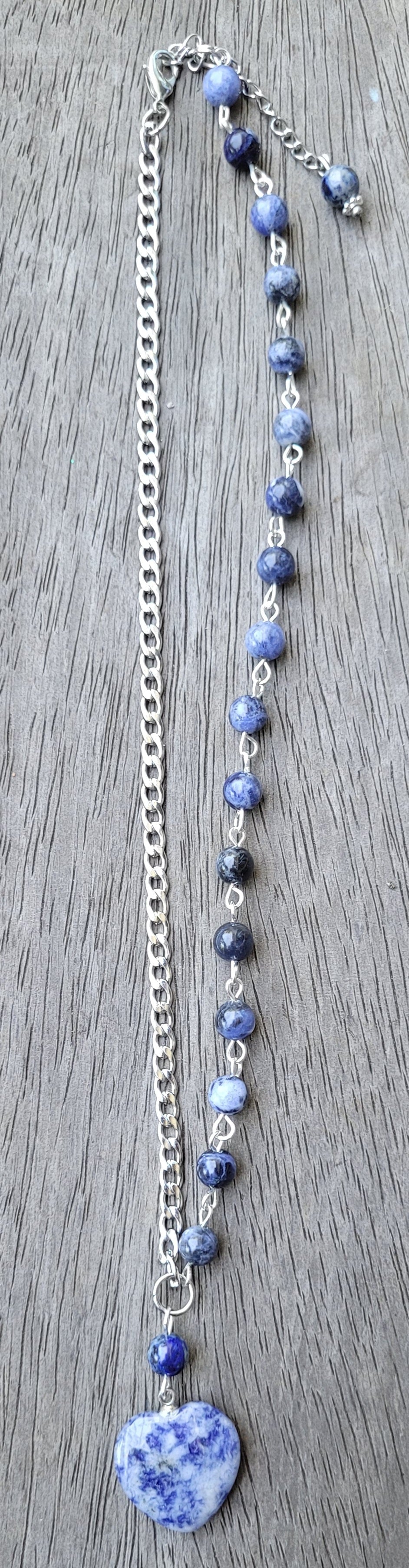 Collier Asymétrique Sodalite – Calme et Vérité intérieure - Collier pierres naturelles - Flore Holistic