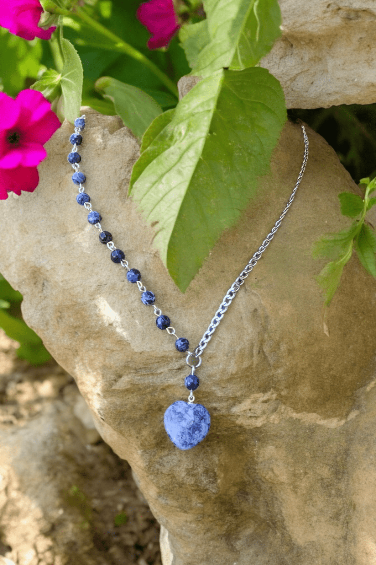 Collier Asymétrique Sodalite – Calme et Vérité intérieure - Collier pierres naturelles - Flore Holistic