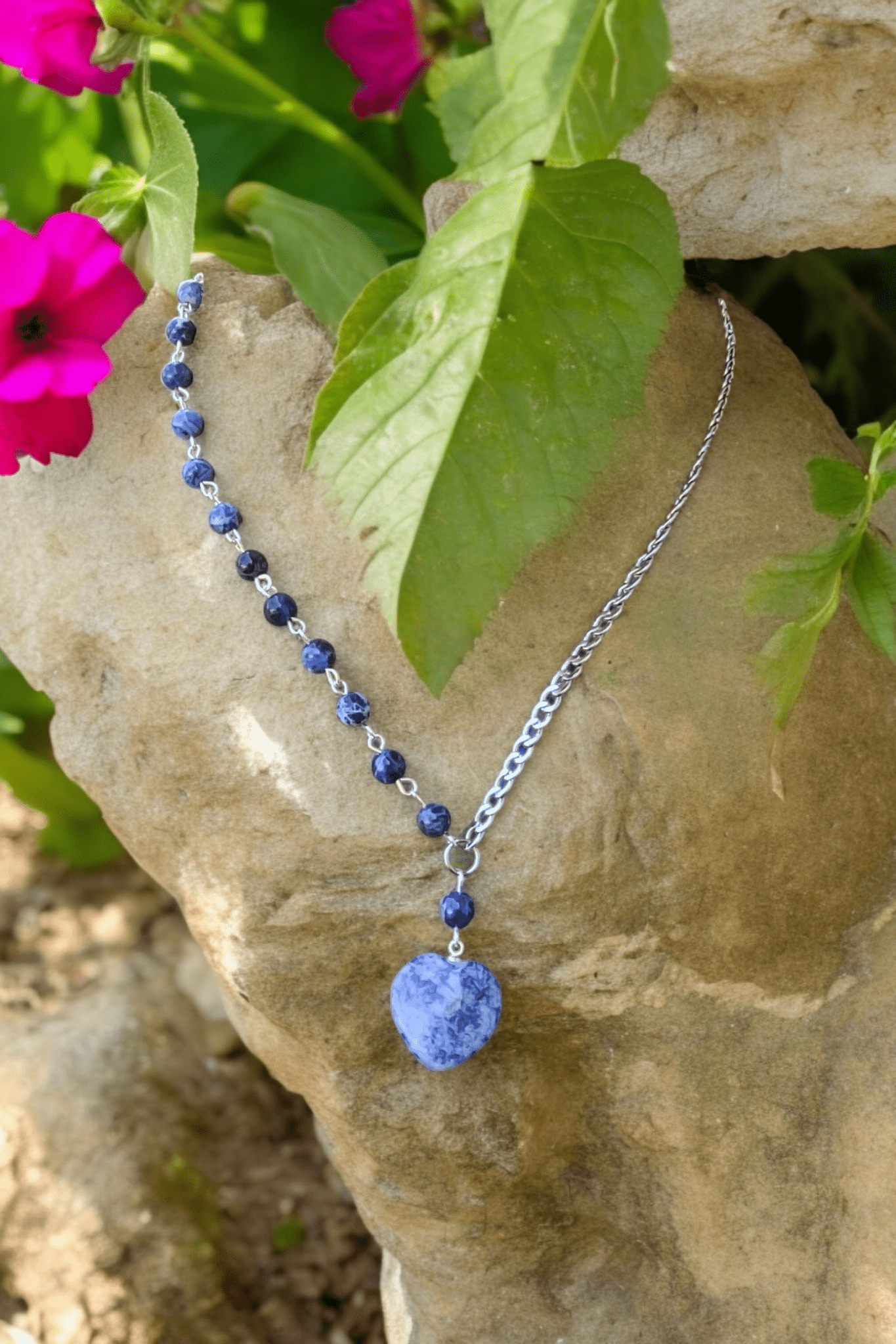 Collier Asymétrique Sodalite – Calme et Vérité intérieure - Collier pierres naturelles - Flore Holistic