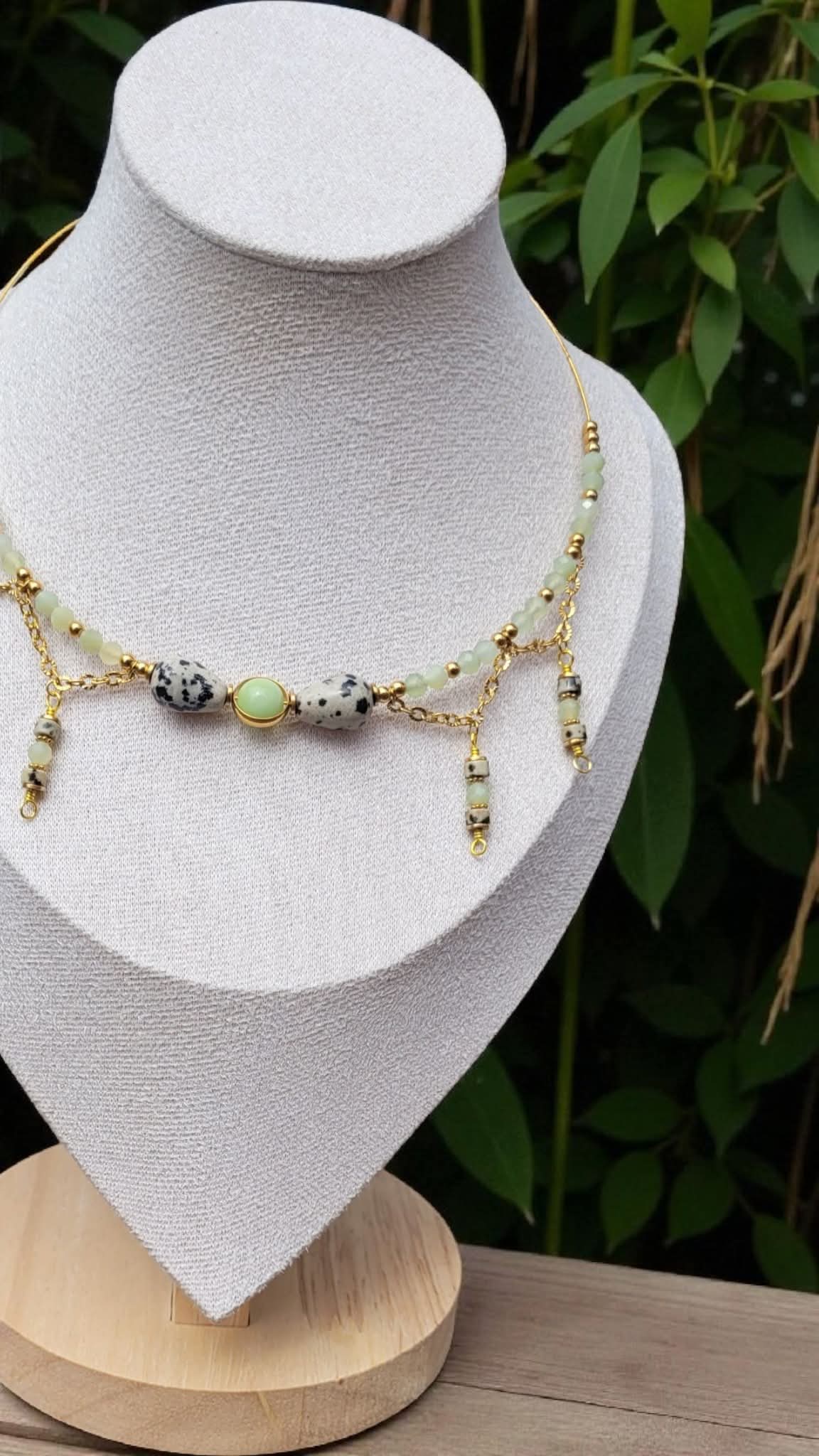 Collier Calcite Verte, Jaspe Dalmatien et Jade Blanc – Douceur et ancrage | Aura Libre - Collier pierres naturelles - Flore Holistic