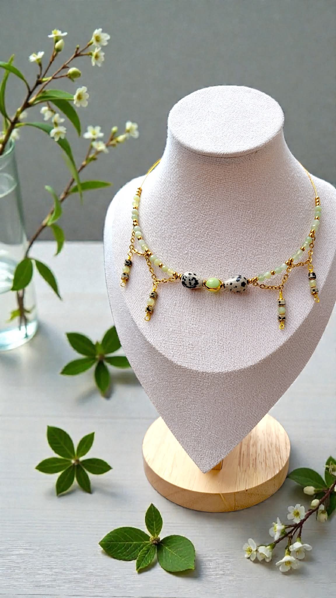 Collier Calcite Verte, Jaspe Dalmatien et Jade Blanc – Douceur et ancrage | Aura Libre - Collier pierres naturelles - Flore Holistic