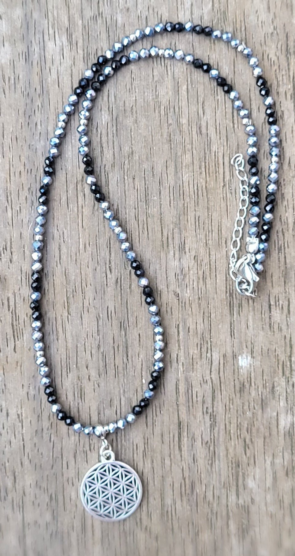 Collier Terahertz & Spinelle – Fleur de Vie – Énergie et Protection - Collier pierres naturelles - Flore Holistic