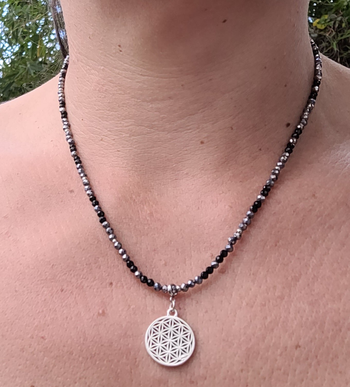 Collier Terahertz & Spinelle – Fleur de Vie – Énergie et Protection - Collier pierres naturelles - Flore Holistic