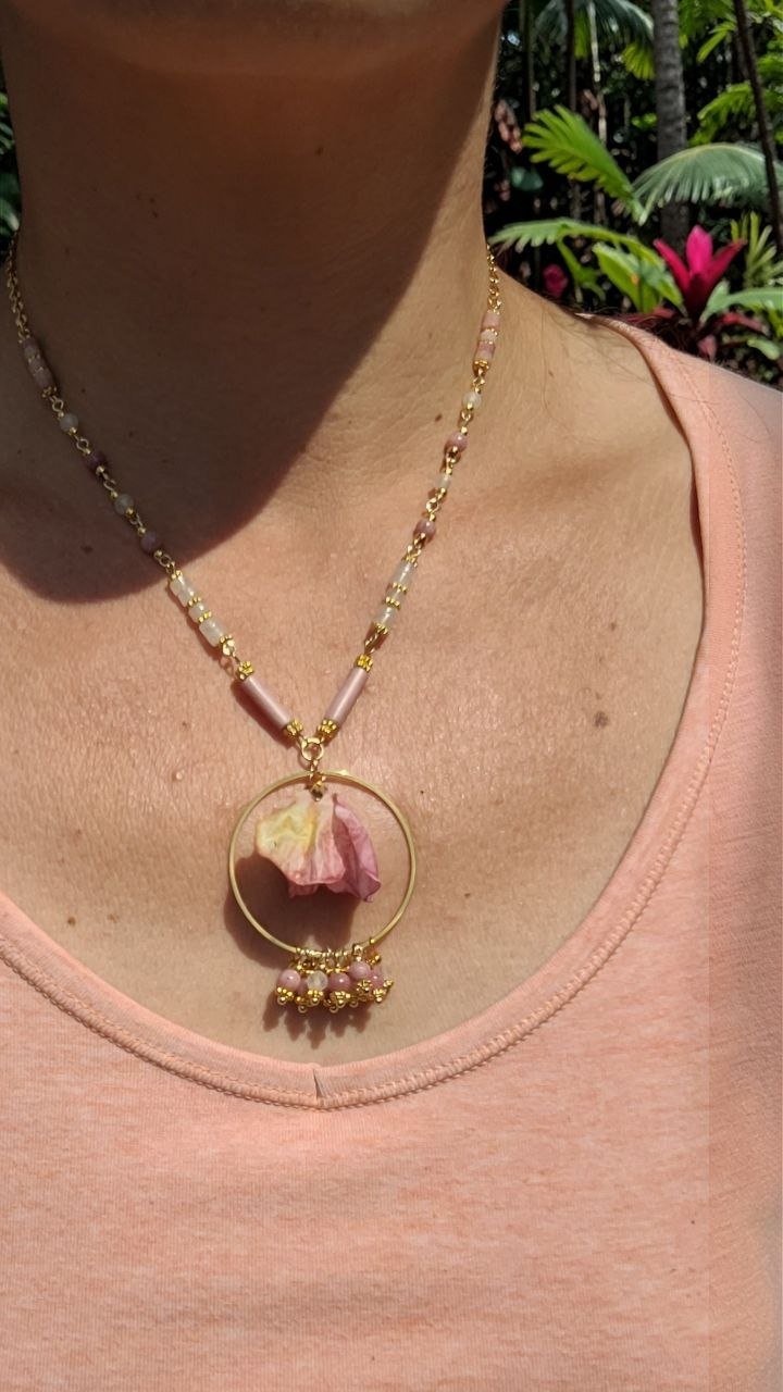 Parure Rhodonite et quartz rose - Douceur et retour à soi - Parure en pierres naturelles - Flore Holistic