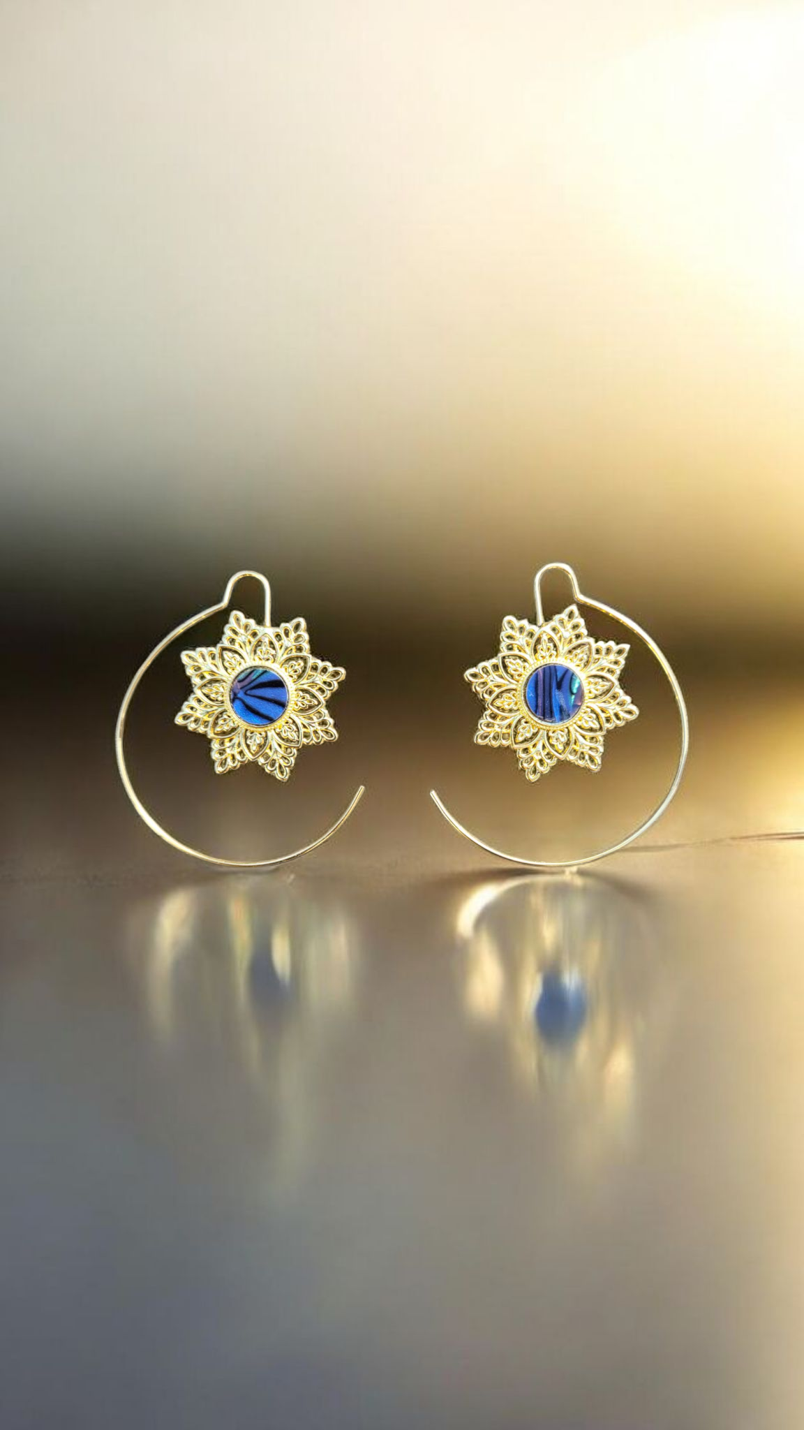 🌸 Boucles Fleur Abalone – Acier inoxydable doré