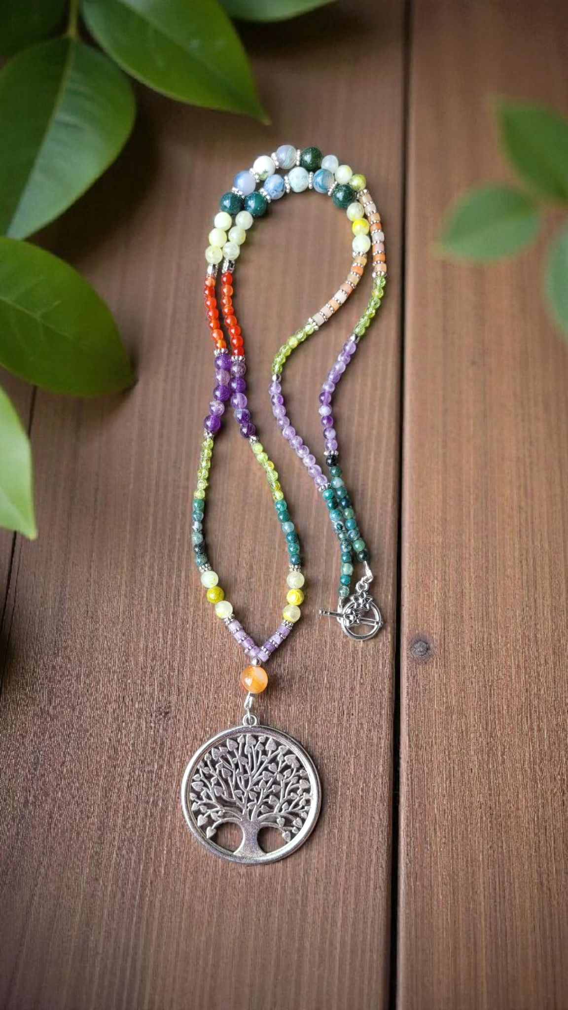 Sautoir “Arbre de Vie” – Cornaline, Agate Mousse, Améthyste, Quartz Citron & Péridot