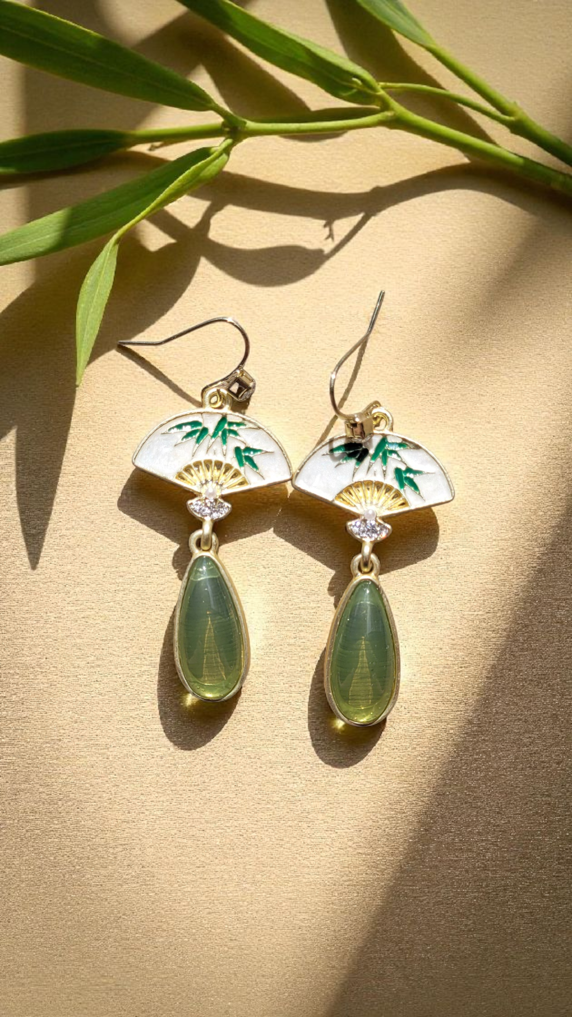 Boucles d’oreilles éventail – Acier inoxydable doré & jade vert