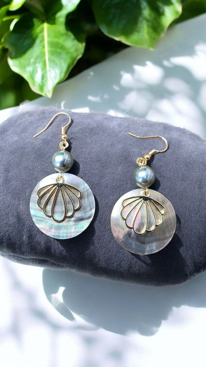 Boucles d’oreilles Nacre Fleur – Acier inoxydable doré